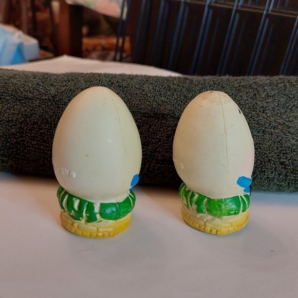 Vintage* 70s Egg-Shaped Humpty Dumpty Salt & Pepper Shakers - Picture 2 of 8